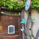 De Charme La Maison Des 5 Temps Bed and Breakfast